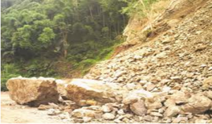Longsoran batuan dari tebing