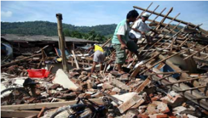 Gempa bumi menghancurkan rumah