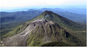 Puncak dan kawah Gunung Api Burnii Telong, Aceh